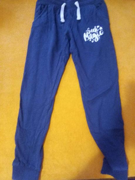 Predám tepláky, 152