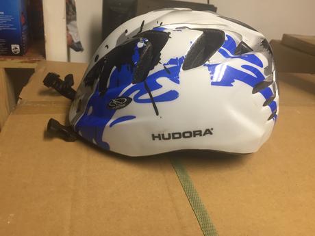 Cyklistická prilba, s