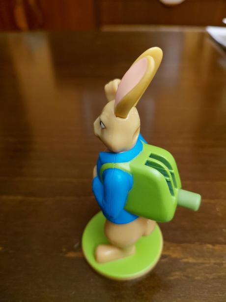 Zajacik - po stlaceni hybe rukou- vyska, 