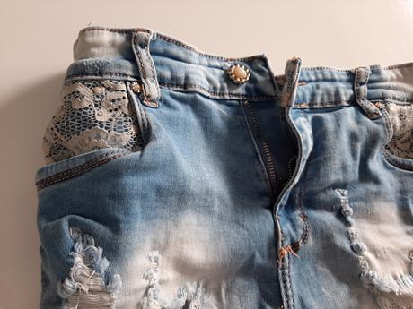 Nero su bianco šortky s krajkou, l