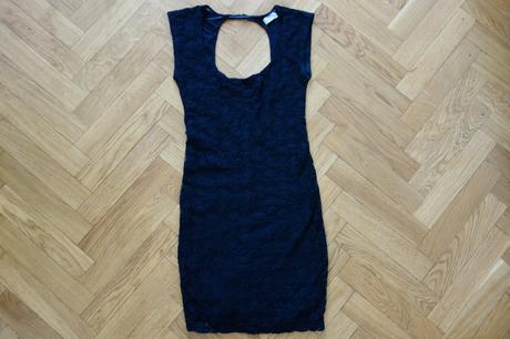 Krajkové malé čierne šaty, pull&bear,38