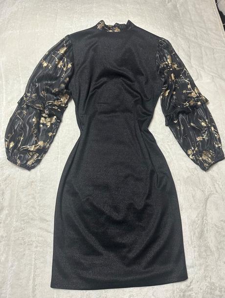 Nádherné čiernozlaté šaty zn. magenta, m / s