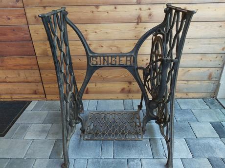 Starý šijací stroj singer, 