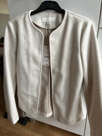 Nenoseny kabatik s visačkou pc 30 eur, zara,s