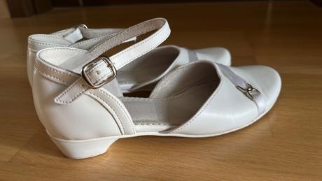 Biele sviatočné poltopánky, kornecki,35