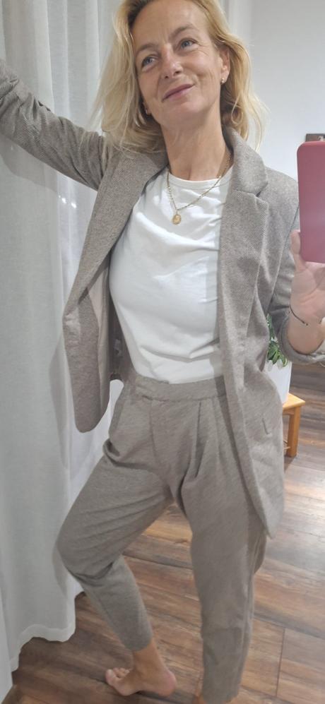 Komplet sako nohavice so zamykmi vel 36/38, reserved,m