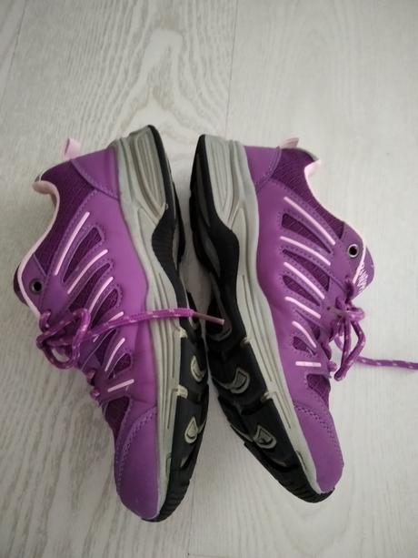 Fialové tenisky, 35