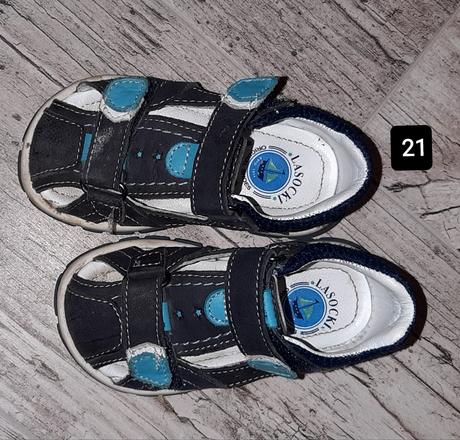 Sandálky, lasocki,21