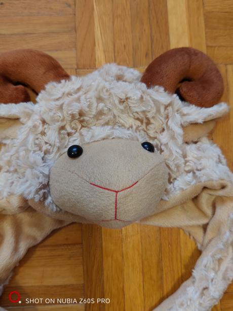 Krasna ciapka baránček, 104