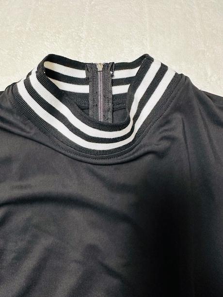 Krásne tenké šaty s rozparkom zn. magenta s2, m