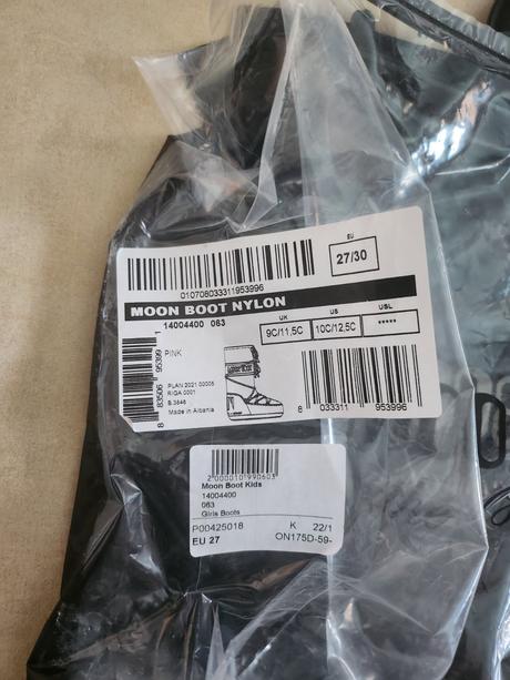 Moon boot, 27
