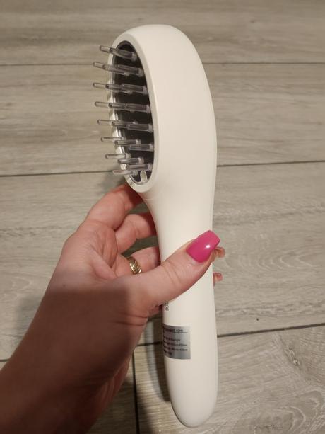 Infračervený masážny hrebeň, 