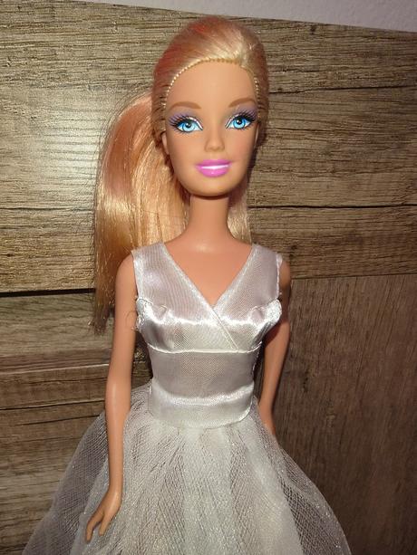 Barbie nevesta, 