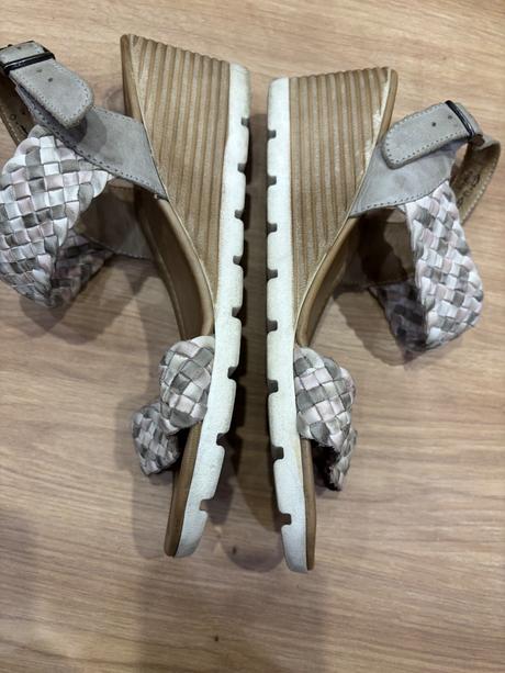 Kožené sandálky, 40