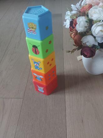 Skladacie kocky- veža,