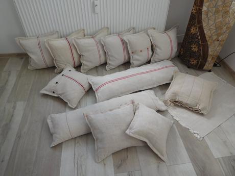 Vankúše menšie , vačšie, podlhovasté,, 