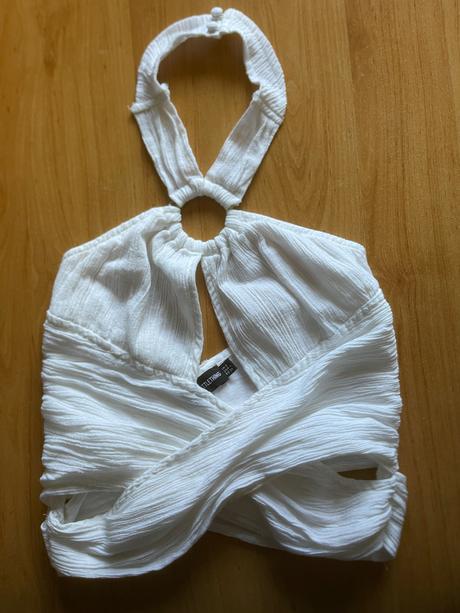 Prettylittlething crop top, s