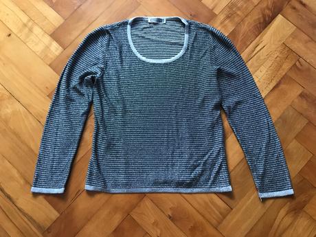 Páskovaný čierno-strieborný sveter, s