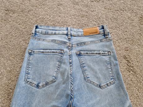 Džínsy, stradivarius,34