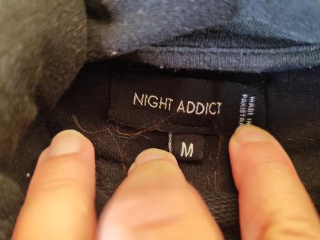 Čierna mikina night addict, veľ. m, chýba šnúrka n, m
