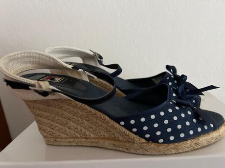 Rozkosne 37 bodkovane bodky sandalky sandale, fila,37