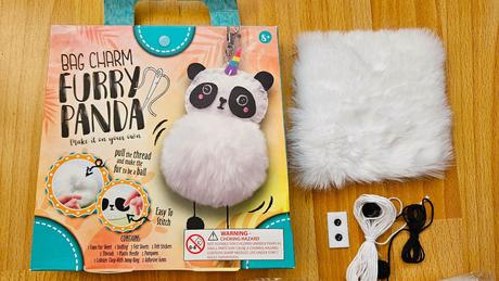 Furry panda bag charm - diy privesok na tasku, 