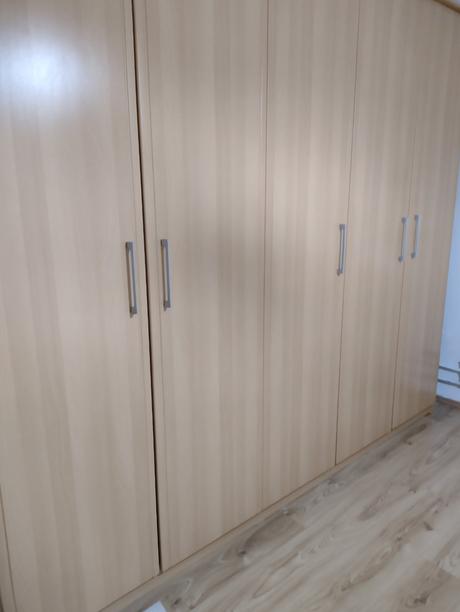 Predám do spálne skrine ako nove 5 dverové a rohov, 