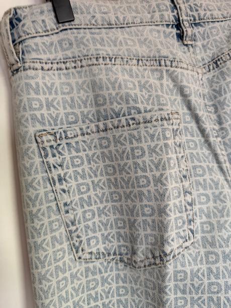 Široké rifle dkny s monogramom, dkny,l