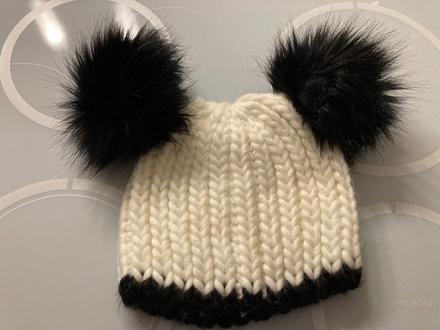 Čiapka s bambulami, river island,128