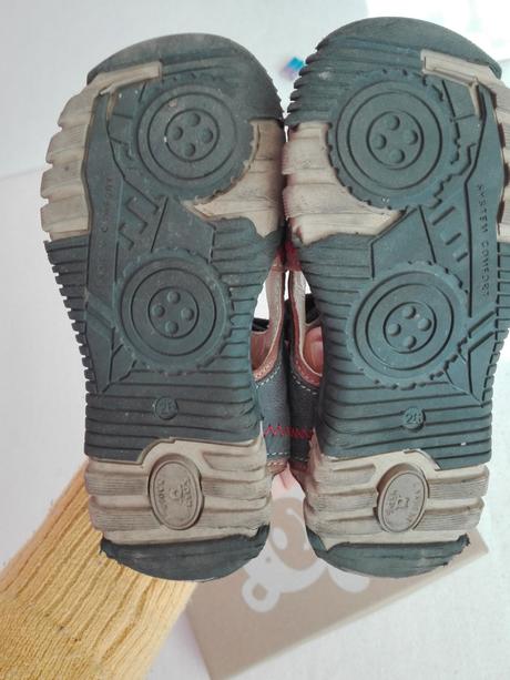 Sandalky, lasocki,26