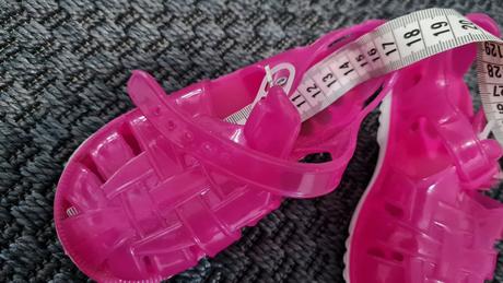 Sandalky do vody, 23