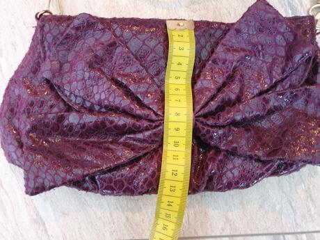 Malá fialová kabelka, 