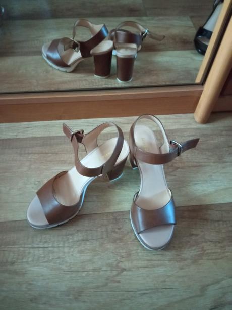 Kožené sandálky na opätku v.36/37, deichmann,36