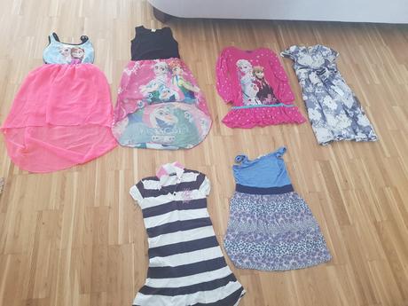 Rôzne šaty v 122-134,ako nové, cena 5e/,,ks. kupo, 134