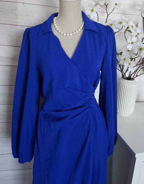 Pekné modré šaty, 38