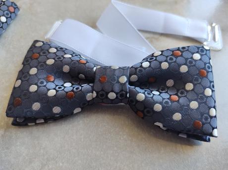 Motýlik s vreckovkou k saku, s