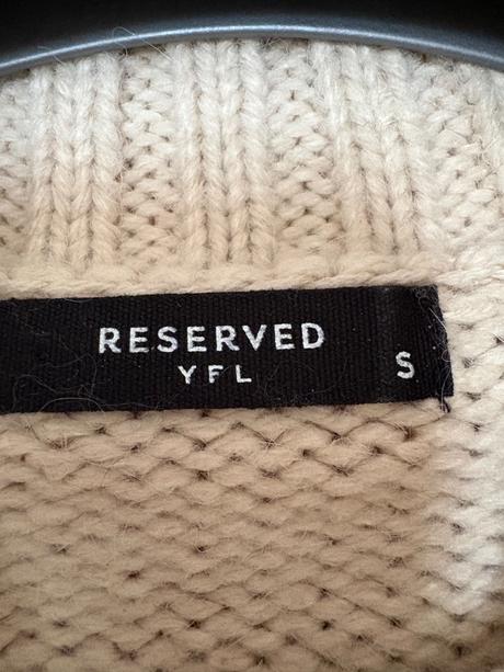 Sveter reserved, reserved,s