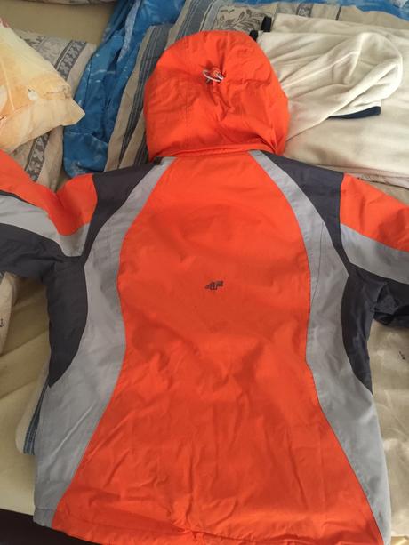 Lyžiarska vetrovka, 146