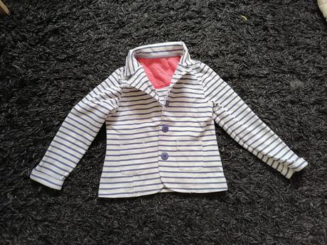 Bielo modré sako, 104