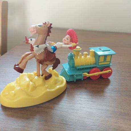 Toy story kovbojka + vlacik,