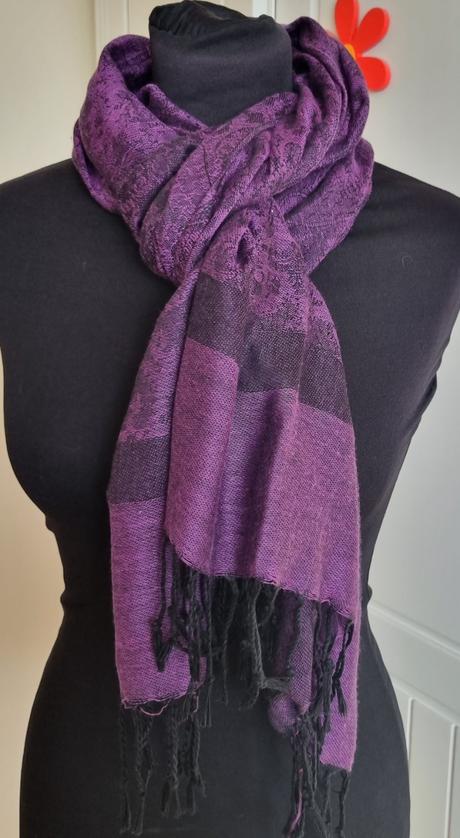 Fialový šál/štóla, 