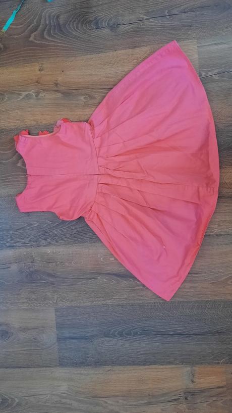 Šaty s kvietkami, 122