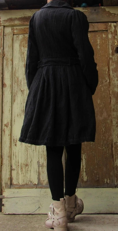 Tenký vlnený romantický kabátik, s