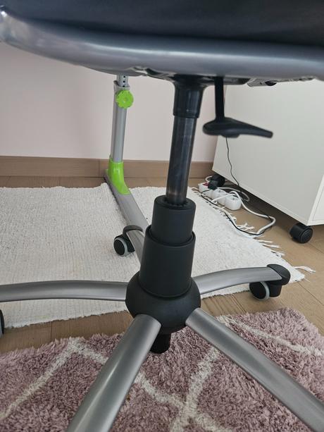 Skolsky nastavitelny stolik mayer,