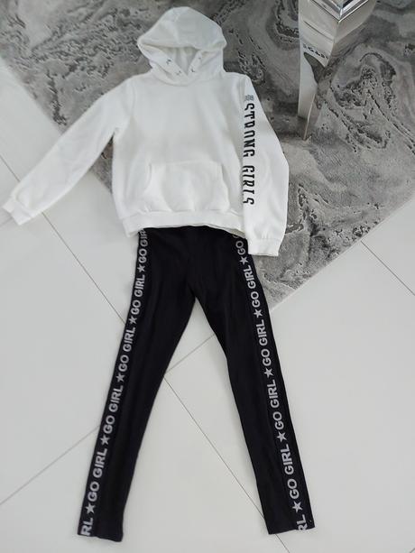 Mikina s legínami, 146