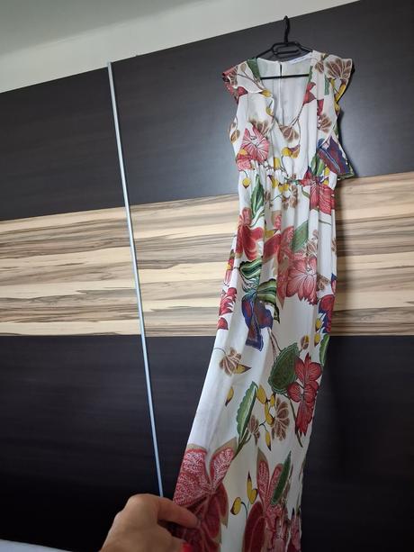 Krasne dlhe saty, 46