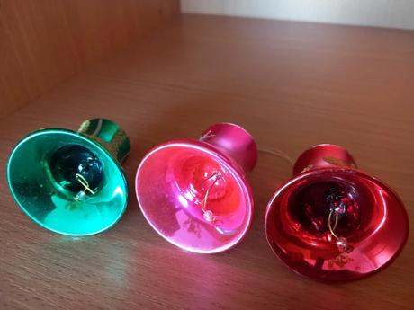 3ks staré sklenené zvončeky po rodičoch 7x4 cm,