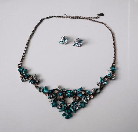 Náhrdelník a náušnice, 