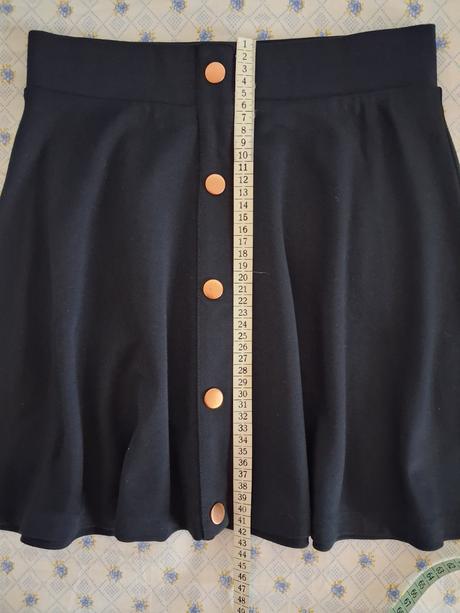 Čierna suknicka v.s, s