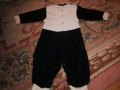 Zamatovy overal s motylikom, 80